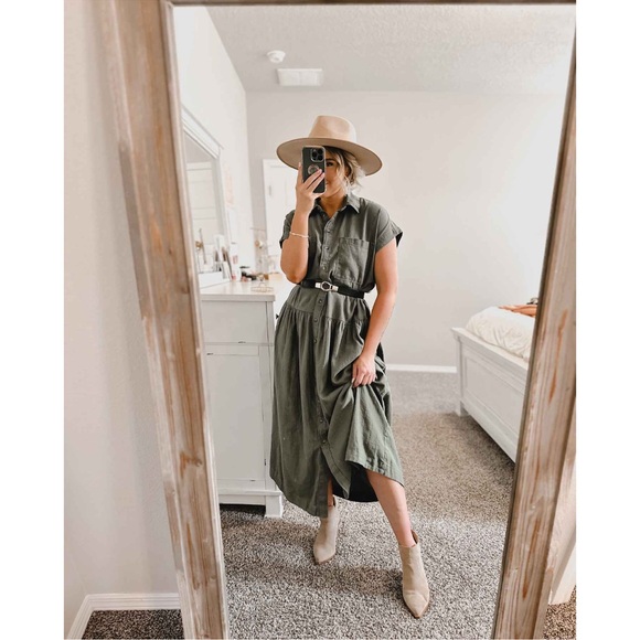 Universal Thread Dresses & Skirts - Women's Short Sleeve Belted Midi Shirtdress Green Universal Thread L